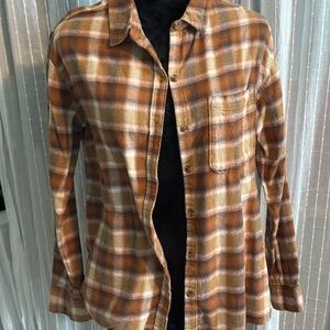 Medium SO Plaid Button-Up Shirt/Flannel